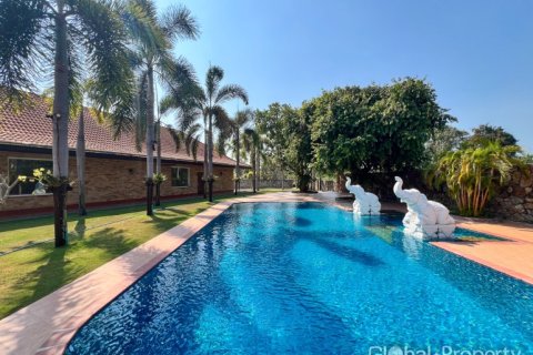 Casa de 5 dormitorios en Pattaya, Tailandia № 202078 - foto 8