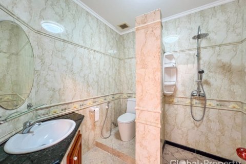Casa de 5 dormitorios en Pattaya, Tailandia № 202078 - foto 27