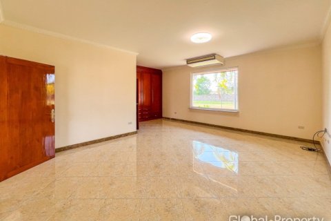 Casa de 5 dormitorios en Pattaya, Tailandia № 202078 - foto 10