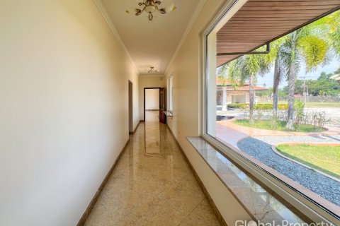 Casa de 5 dormitorios en Pattaya, Tailandia № 202078 - foto 22