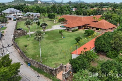 Casa de 5 dormitorios en Pattaya, Tailandia № 202078 - foto 4