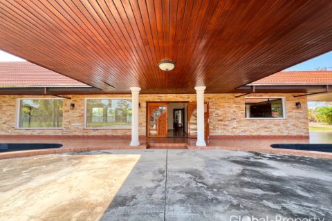 Casa de 5 dormitorios en Pattaya, Tailandia № 202078 - foto 15