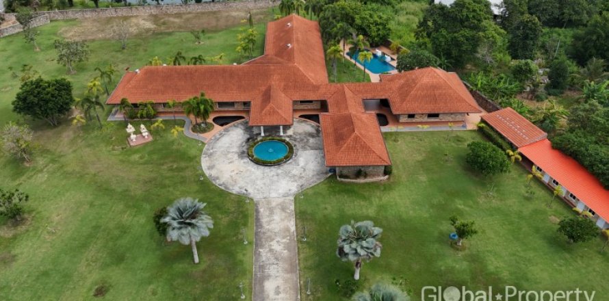Casa de 5 dormitorios en Pattaya, Tailandia № 202078