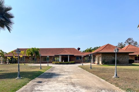 Casa de 5 dormitorios en Pattaya, Tailandia № 202078 - foto 5