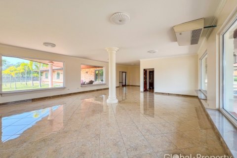 Casa de 5 dormitorios en Pattaya, Tailandia № 202078 - foto 18