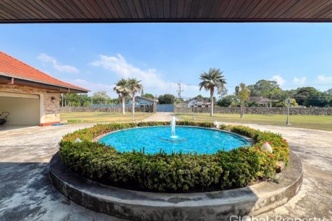 Casa de 5 dormitorios en Pattaya, Tailandia № 202078 - foto 13