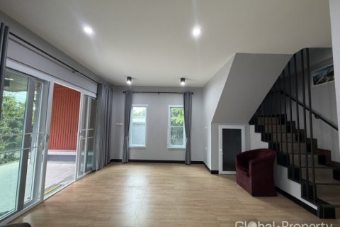 Casa de 4 dormitorios en Pattaya, Tailandia № 202079 - foto 10