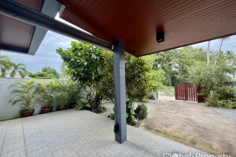 Casa de 4 dormitorios en Pattaya, Tailandia № 202079 - foto 3
