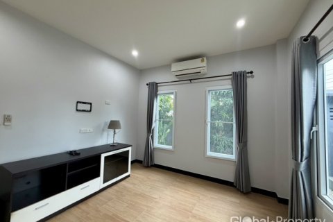 Casa de 4 dormitorios en Pattaya, Tailandia № 202079 - foto 12