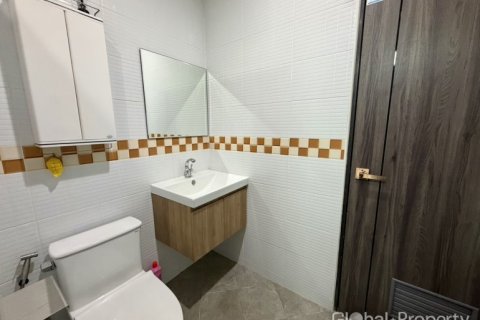 Casa de 4 dormitorios en Pattaya, Tailandia № 202079 - foto 30