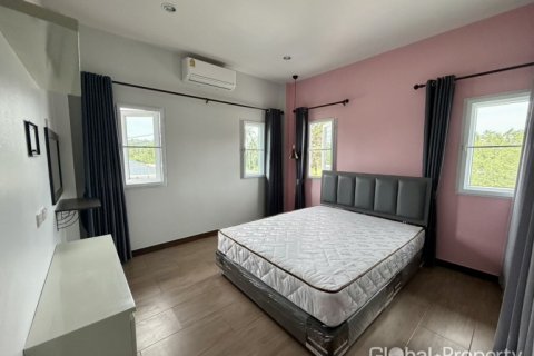 Casa de 4 dormitorios en Pattaya, Tailandia № 202079 - foto 17
