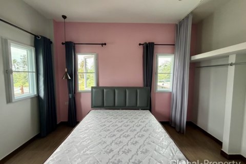 Casa de 4 dormitorios en Pattaya, Tailandia № 202079 - foto 18