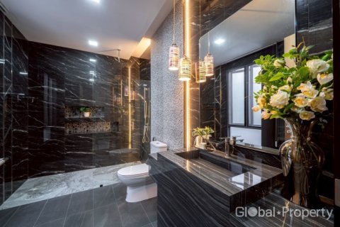 Casa de 6 dormitorios en Pattaya, Tailandia № 202077 - foto 19