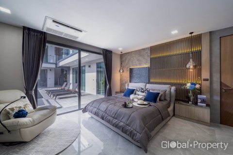 Casa de 6 dormitorios en Pattaya, Tailandia № 202077 - foto 13