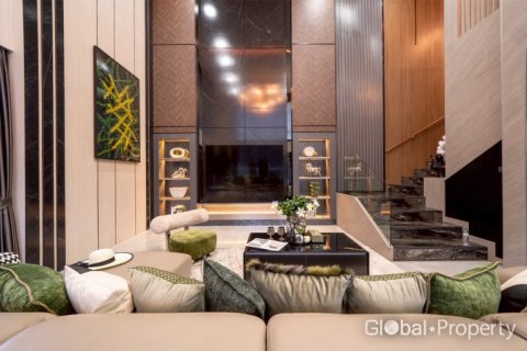 Casa de 6 dormitorios en Pattaya, Tailandia № 202077 - foto 7