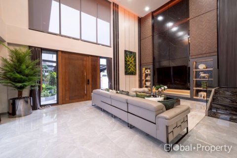 Casa de 6 dormitorios en Pattaya, Tailandia № 202077 - foto 6