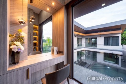 Casa de 6 dormitorios en Pattaya, Tailandia № 202077 - foto 22