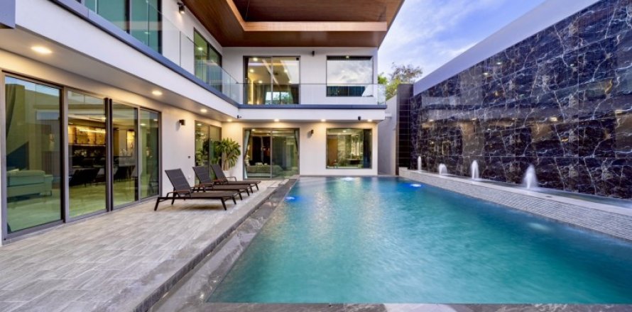 Casa de 6 dormitorios en Pattaya, Tailandia № 202077