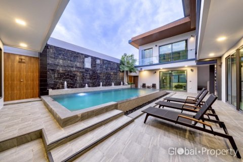 Casa de 6 dormitorios en Pattaya, Tailandia № 202077 - foto 4