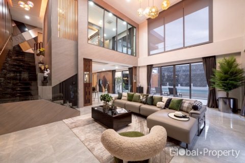Casa de 6 dormitorios en Pattaya, Tailandia № 202077 - foto 8