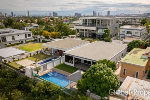 Casa de 4 dormitorios en Pattaya, Tailandia № 202076 - foto 4