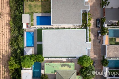 Casa de 4 dormitorios en Pattaya, Tailandia № 202076 - foto 6