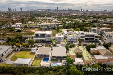 Casa de 4 dormitorios en Pattaya, Tailandia № 202076 - foto 5