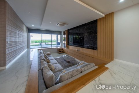 Casa de 4 dormitorios en Pattaya, Tailandia № 202076 - foto 10