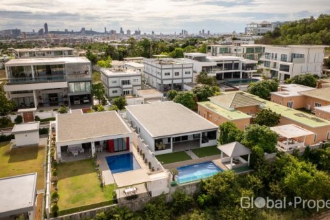 Casa de 4 dormitorios en Pattaya, Tailandia № 202076 - foto 2