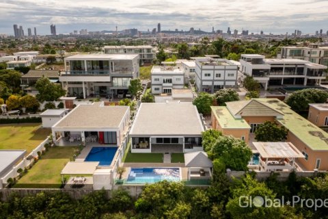 Casa de 4 dormitorios en Pattaya, Tailandia № 202076 - foto 3