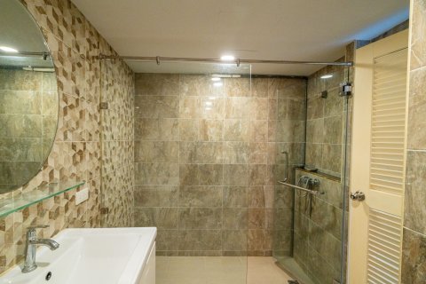 Estudio en el condominio en Watthana, Bangkok, Tailandia № 170705 - foto 5