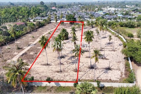 Terreno 3200 m2 en Pattaya, Tailandia № 197733