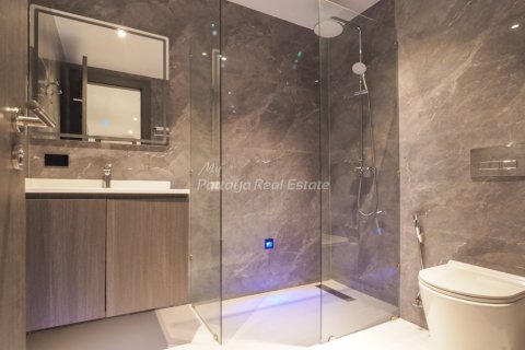 Casa de 4 dormitorios en Bang Lamung, Tailandia № 113527 - foto 9