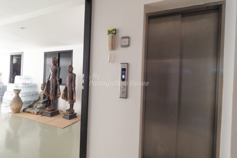 Casa de 4 dormitorios en Bang Lamung, Tailandia № 113527 - foto 4