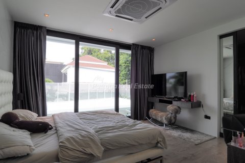 Casa de 4 dormitorios en Bang Lamung, Tailandia № 113527 - foto 30