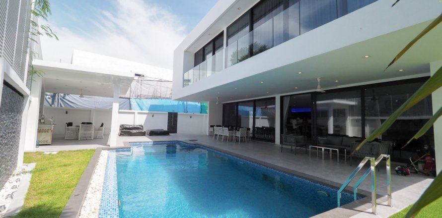 Casa de 4 dormitorios en Bang Lamung, Tailandia № 113527