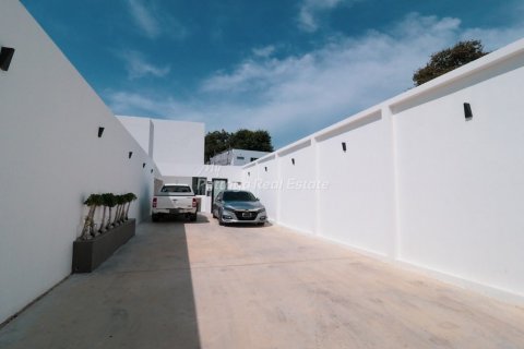Casa de 4 dormitorios en Bang Lamung, Tailandia № 113527 - foto 8