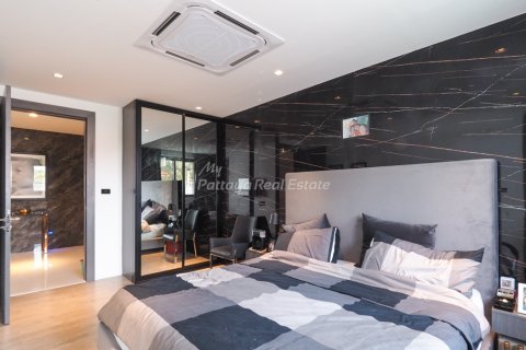Casa de 4 dormitorios en Bang Lamung, Tailandia № 113527 - foto 7