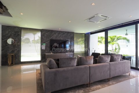 Casa de 4 dormitorios en Bang Lamung, Tailandia № 113527 - foto 17