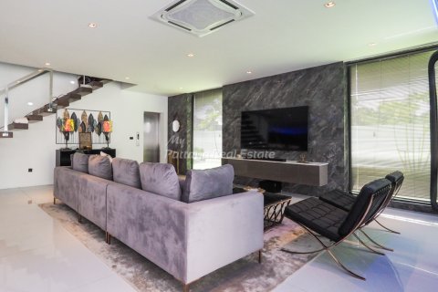 Casa de 4 dormitorios en Bang Lamung, Tailandia № 113527 - foto 10