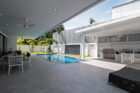 Casa de 4 dormitorios en Bang Lamung, Tailandia № 113527 - foto 19