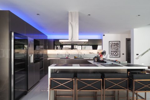 Casa de 4 dormitorios en Bang Lamung, Tailandia № 113527 - foto 15
