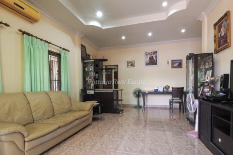 Casa de 3 dormitorios en Bang Lamung, Tailandia № 113528 - foto 3