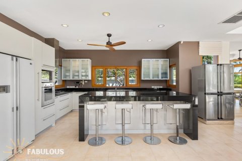 Chalet de 7 dormitorios en Kathu, Tailandia № 205753 - foto 14