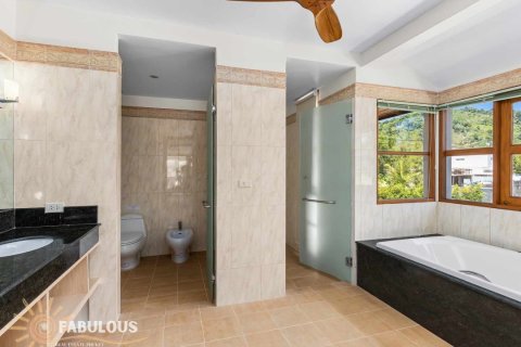Chalet de 7 dormitorios en Kathu, Tailandia № 205753 - foto 17