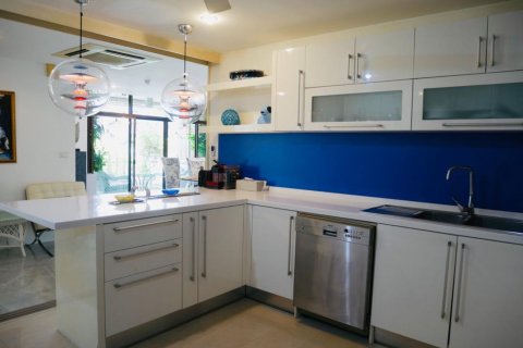 Condominio de 3 dormitorios en Bangkok, Tailandia № 181027 - foto 19