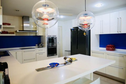 Condominio de 3 dormitorios en Bangkok, Tailandia № 181027 - foto 13