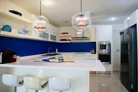 Condominio de 3 dormitorios en Bangkok, Tailandia № 181027 - foto 14