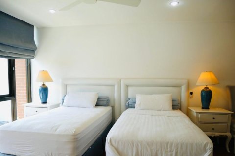 Condominio de 3 dormitorios en Bangkok, Tailandia № 181027 - foto 11