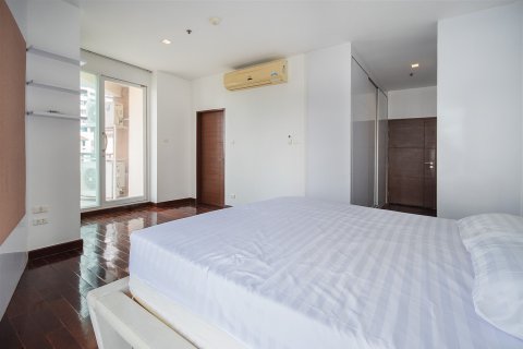 Condominio de 4 dormitorios en Bangkok, Tailandia № 181025 - foto 17